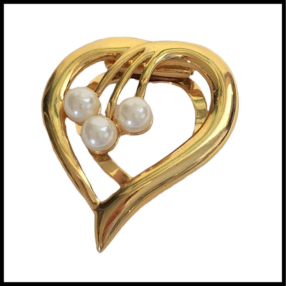 Vintage Aconda Wrap Scarf Clip with Faux Pearls Gold Tone Heart Brooch Valentine
